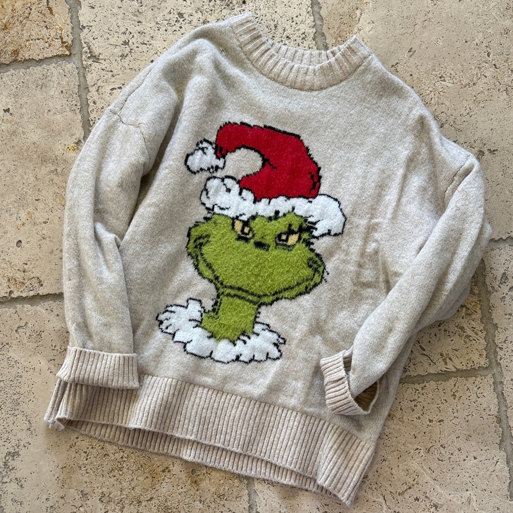 Grinch 💚💚🎄American Eagle Outfitters Cream Knit Sweater